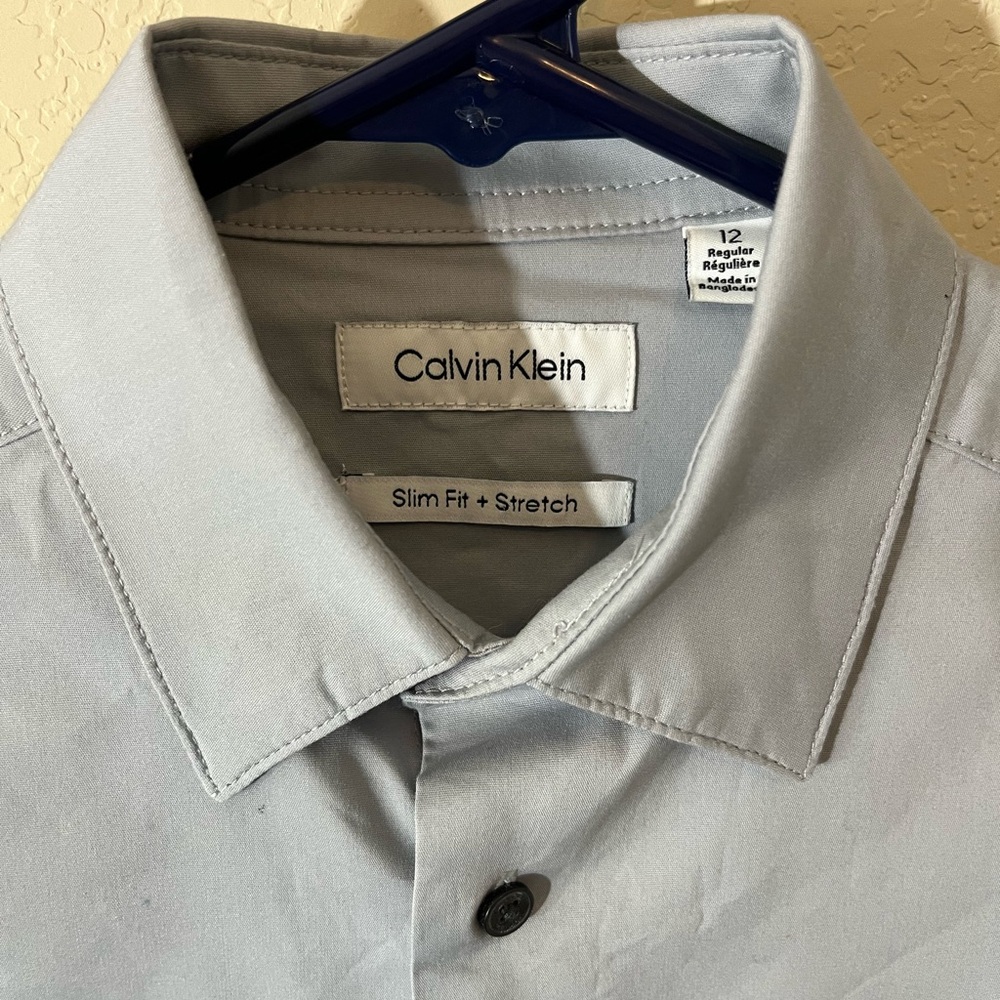 Calvin Klein Boys Slim Fit Dress Shirt | Size 12 Regular | Gray/Silver | Stretch - Picture 2 of 4